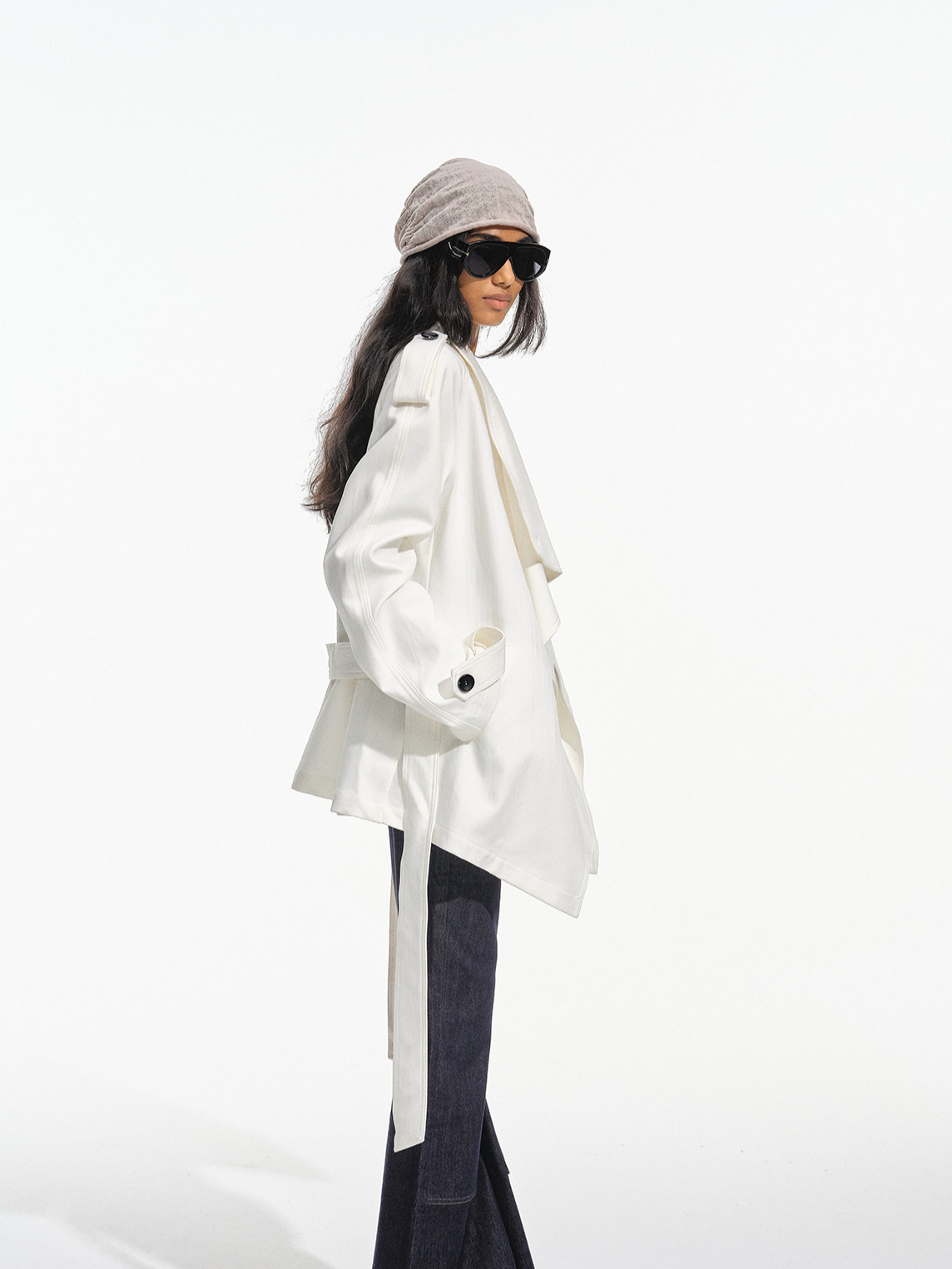 Plissierter zweireihiger Trenchcoat