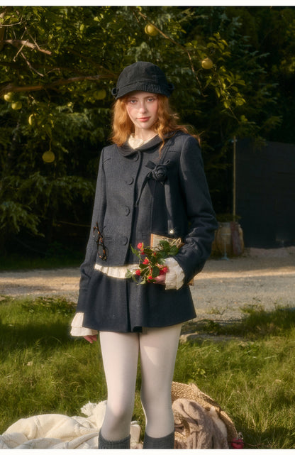 Completo con cappotto corto in lana e gonna