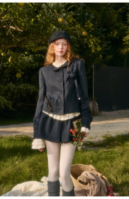 Completo con cappotto corto in lana e gonna