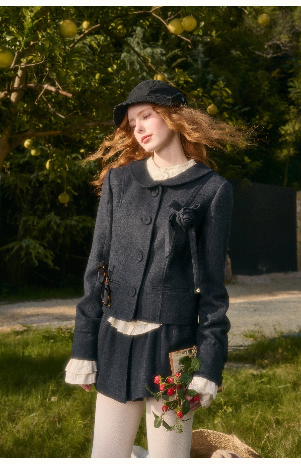 Completo con cappotto corto in lana e gonna