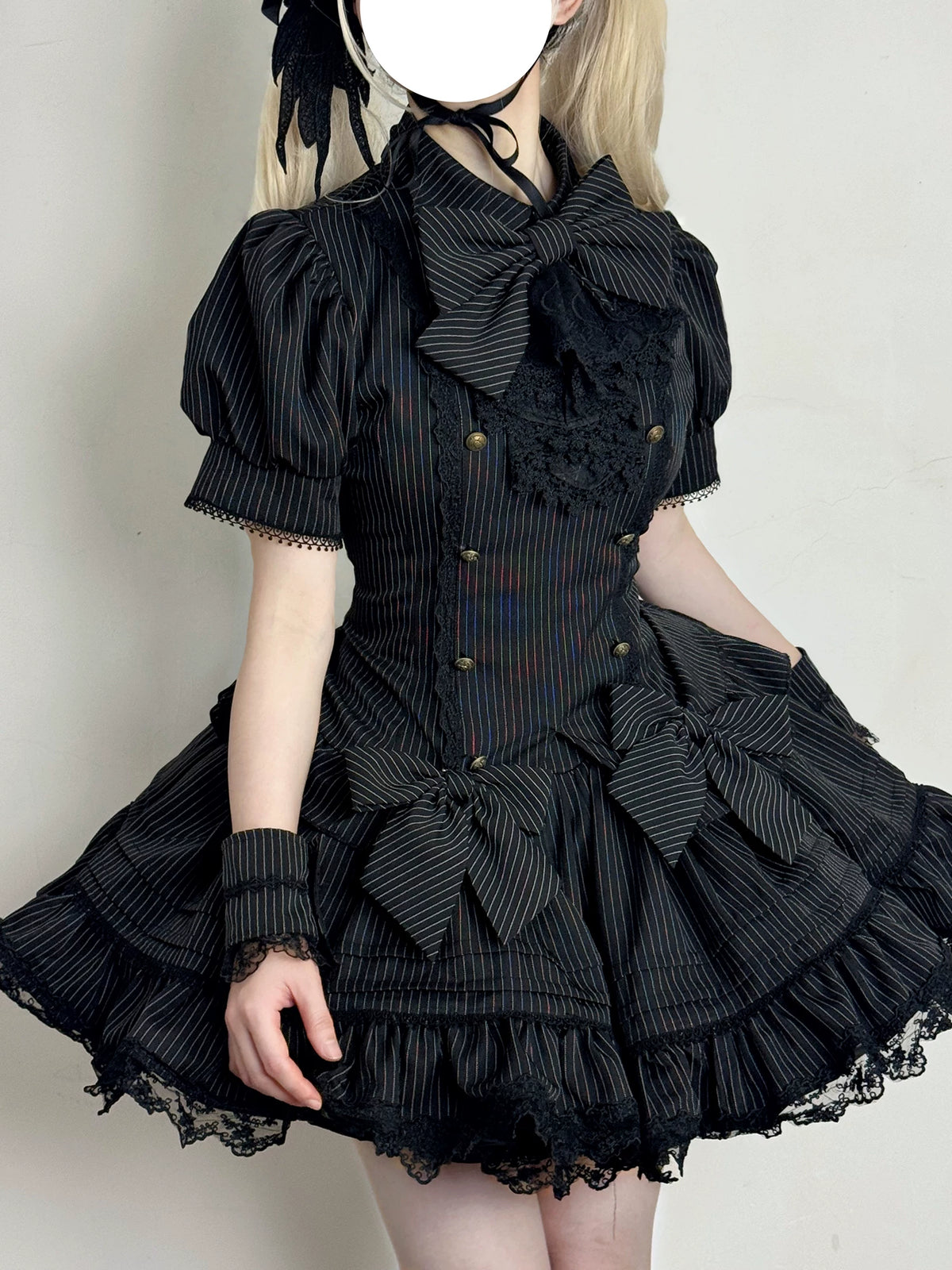 Bộ áo blouse và chân váy Lolita kẻ sọc