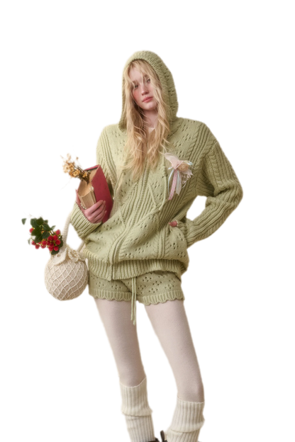 Completo con cappuccio in maglia a trecce