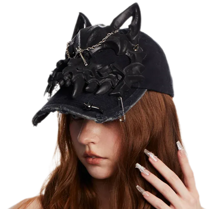 Gothic-Cap mit Nieten und Katzenohren