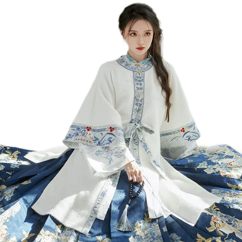 青花碎玉 Blue-and-White Jade Shards Ming-Style Stand-Collar