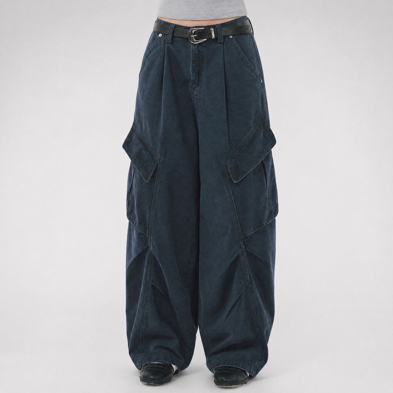 Pleated Wide-Leg Cargo Jeans