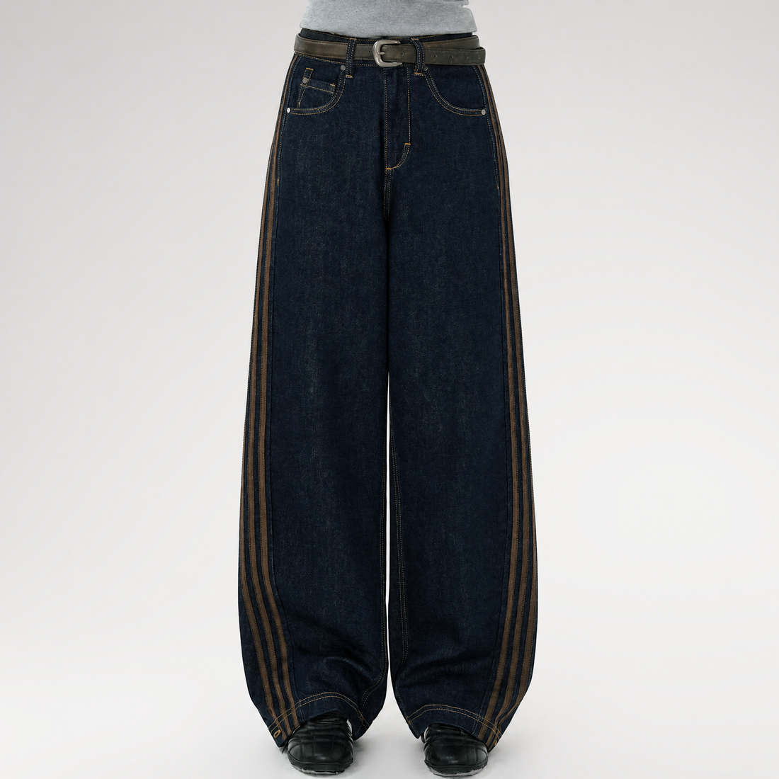Contrast Panel Wide-Leg Jeans