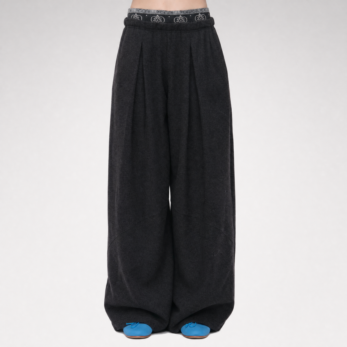 Pleated Contrast Wide-Leg Trousers