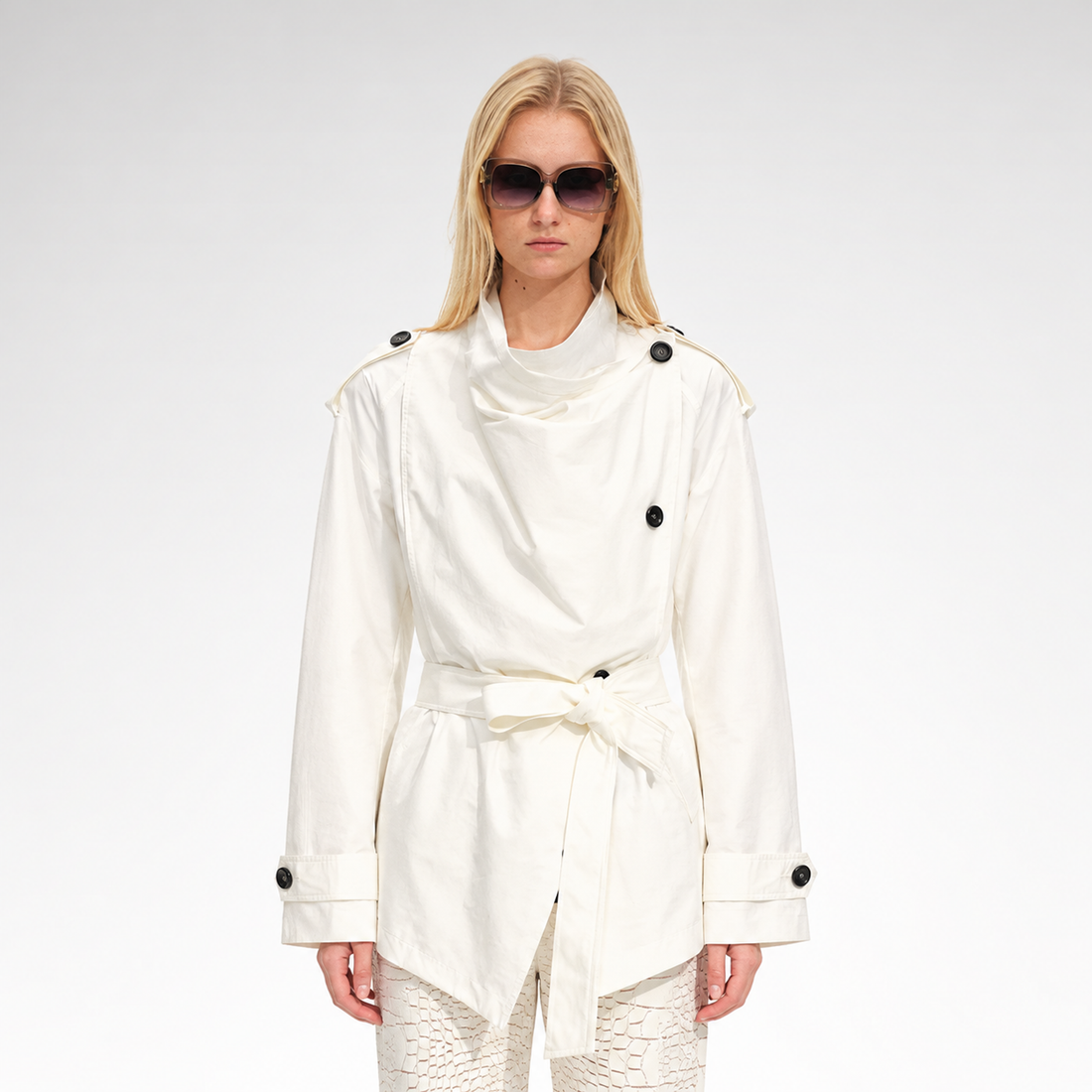 Plissierter zweireihiger Trenchcoat