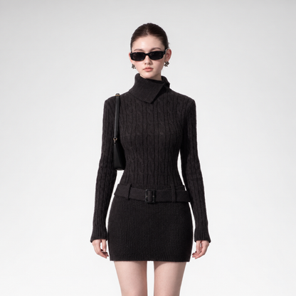 Robe ajustée à col roulé en maille torsadée