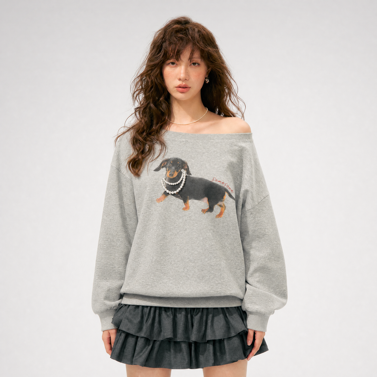 Sweatshirt mit Dackel-Perlenmotiv