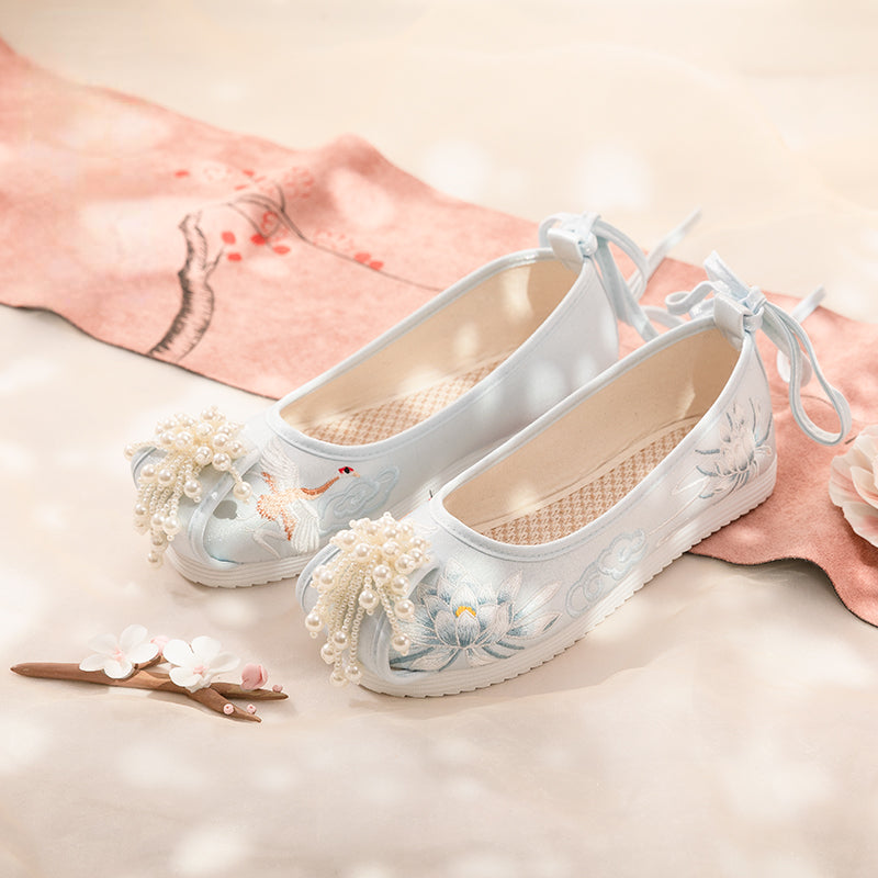 &quot;Palace Lock Lotus&quot; Ming Dynasty Floral Embroidery Flat Shoes - CHINASQUAD