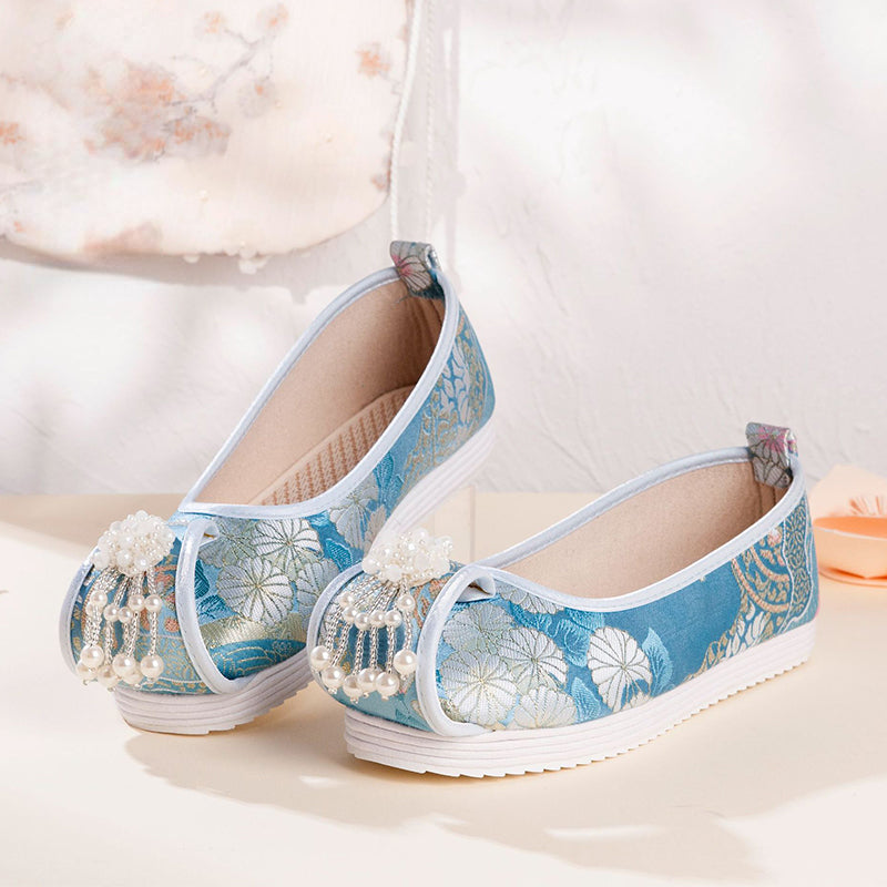 &quot;Yi Yan&quot; Ming Dynasty Floral Embroidery Flat Shoes - CHINASQUAD